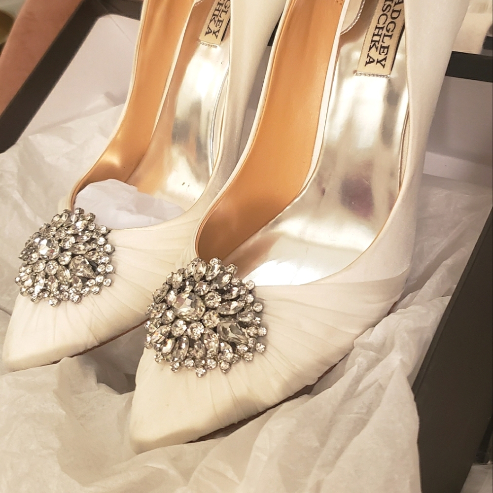 Badgley Mischka Like New Satin Pegasis Pumps, Sz 9 - Picture 7 of 14